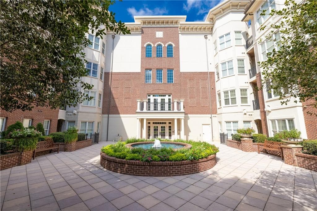 2 bedroom, 2 bathroom, 1,212 sq ft condominium for sale at 3635 E Paces Circle 1418, Atlanta, GA 30326