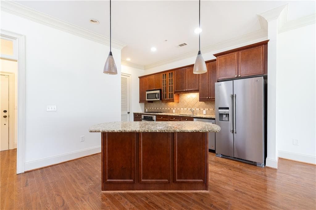 2 bedroom, 2 bathroom, 1,212 sq ft condominium for sale at 3635 E Paces Circle 1418, Atlanta, GA 30326 — photo 6