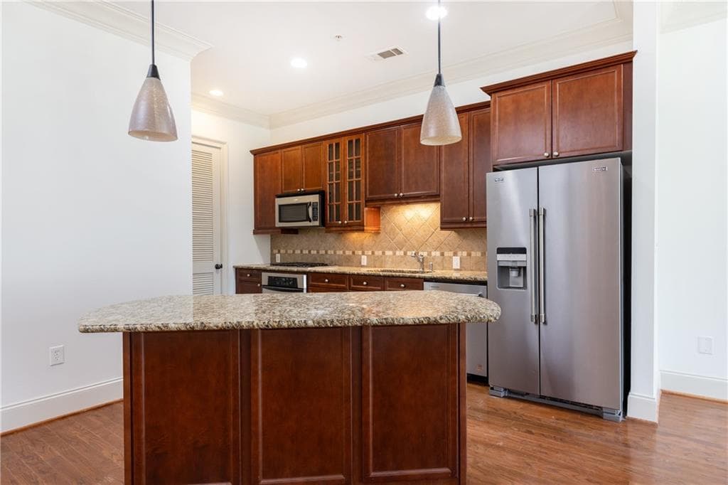 2 bedroom, 2 bathroom, 1,212 sq ft condominium for sale at 3635 E Paces Circle 1418, Atlanta, GA 30326 — photo 7