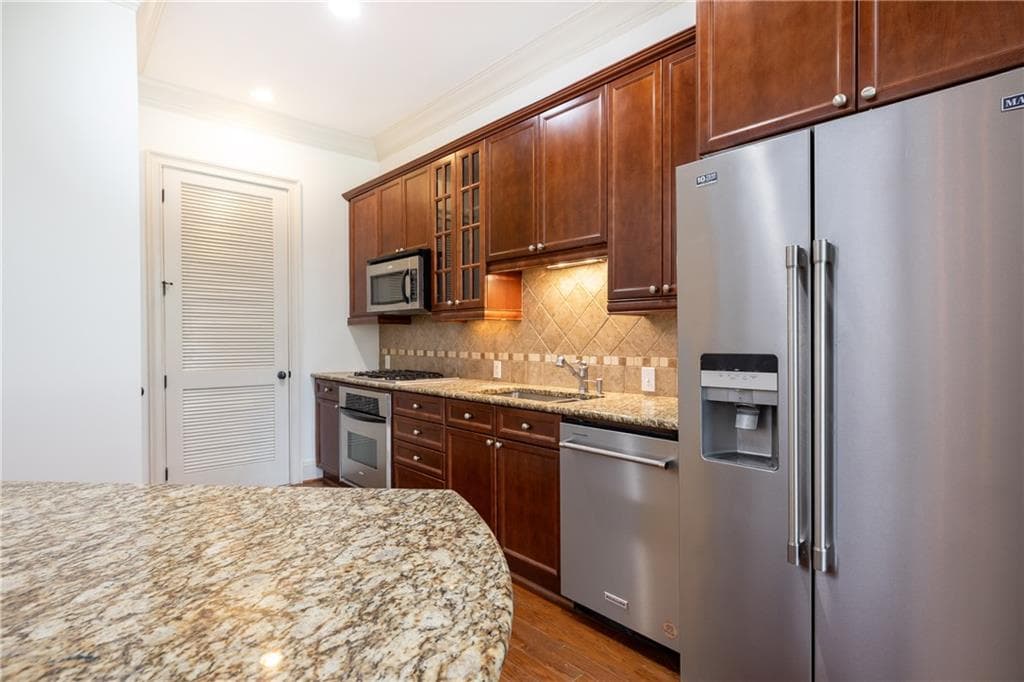 2 bedroom, 2 bathroom, 1,212 sq ft condominium for sale at 3635 E Paces Circle 1418, Atlanta, GA 30326 — photo 9