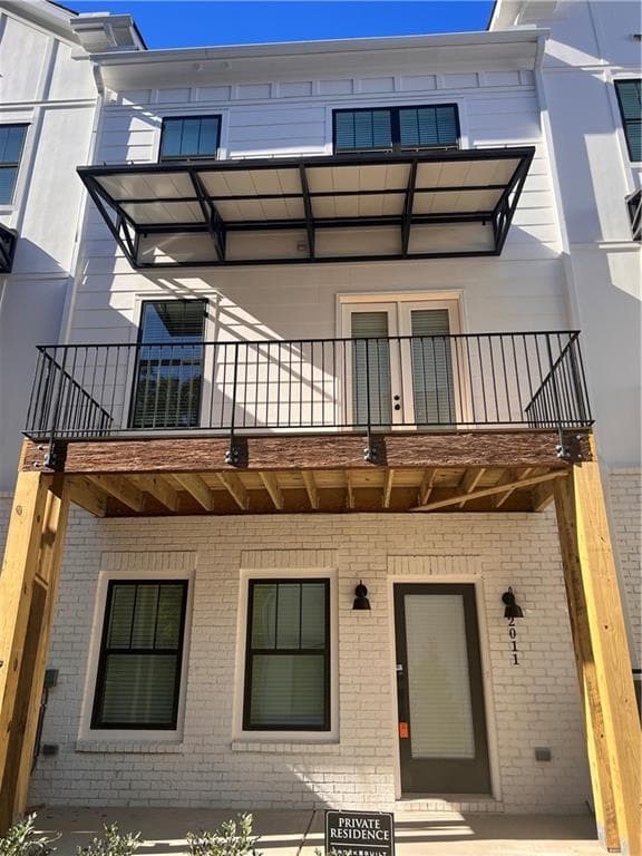 3 bedroom, 4 bathroom, 1,848 sq ft townhouse for rent at 2011 Oak Lane, Atlanta, GA 30318 for $3,200 a month — photo 1 of 9