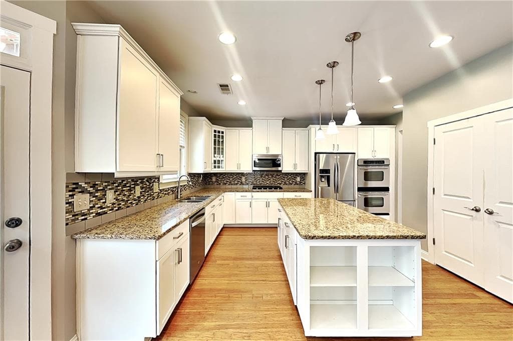 5 bedroom, 4 bathroom, 3,395 sq ft single family residence for rent at 2110 Old Georgian Terrace, Atlanta, GA 30318 for $3,445 a month — photo 7