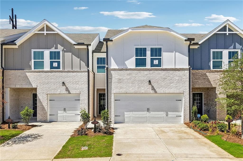 3 bedroom, 3 bathroom, 1,829 sq ft townhouse for sale at 3386 Brooks Lake Drive, Loganville, GA 30052