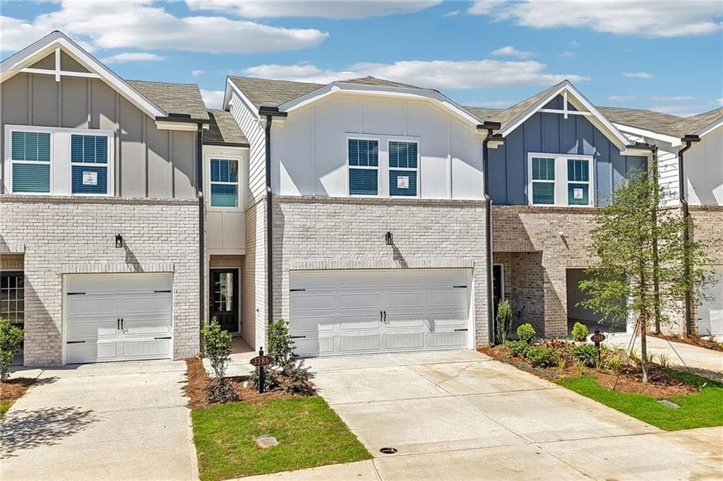 3 bedroom, 3 bathroom, 1,829 sq ft townhouse for sale at 3386 Brooks Lake Drive, Loganville, GA 30052 — photo 4