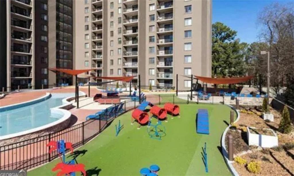 2 bedroom, 2 bathroom, 1,252 sq ft condominium for sale at 3833 Peachtree Road 1111, Brookhaven, GA 30319 — photo 4