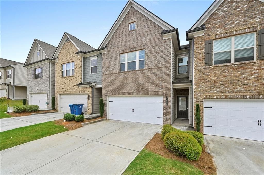3 bedroom, 3 bathroom, 1,928 sq ft townhouse for sale at 2488 Irwell Way, Lawrenceville, GA 30044 — photo 2