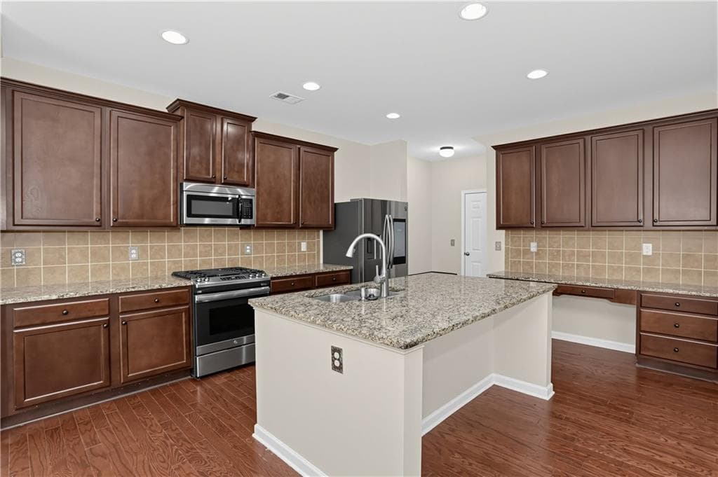 4 bedroom, 3 bathroom, 2,680 sq ft single family residence for sale at 1815 Habersham Villa Drive, Cumming, GA 30041 — photo 9