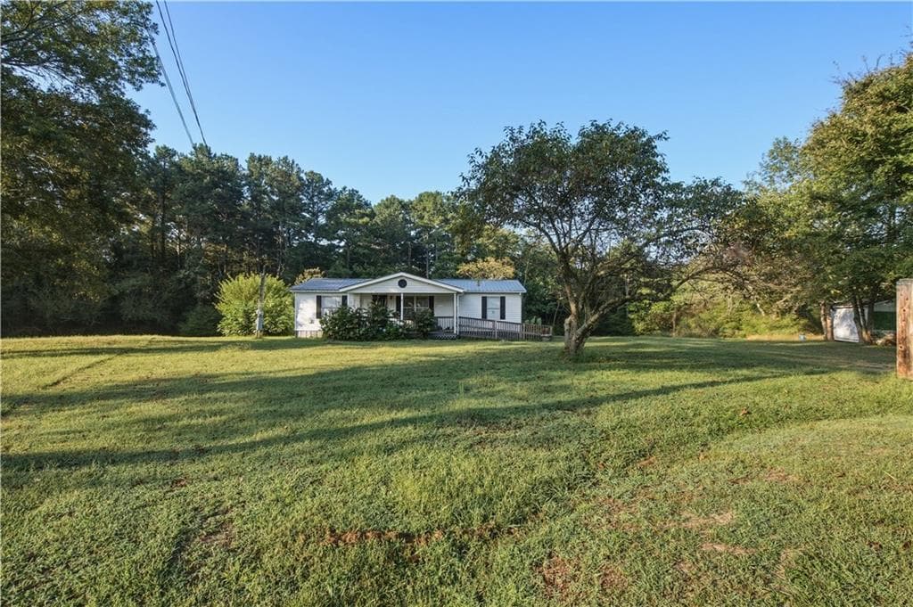 3 bedroom, 2 bathroom, 1,056 sq ft single family residence for sale at 285 Mountain View Drive, Calhoun, GA 30701 — photo 2