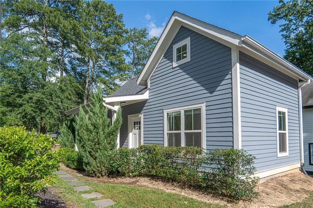 1 bedroom, 1 bathroom, 426 sq ft single family residence for rent at 2400 Lowe Street C, Atlanta, GA 30318 for $1,295 a month — photo 2