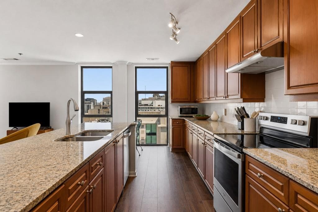 1 bedroom, 1 bathroom, 1,092 sq ft condominium for sale at 620 Peachtree Street PH-B, Atlanta, GA 30308 — photo 3