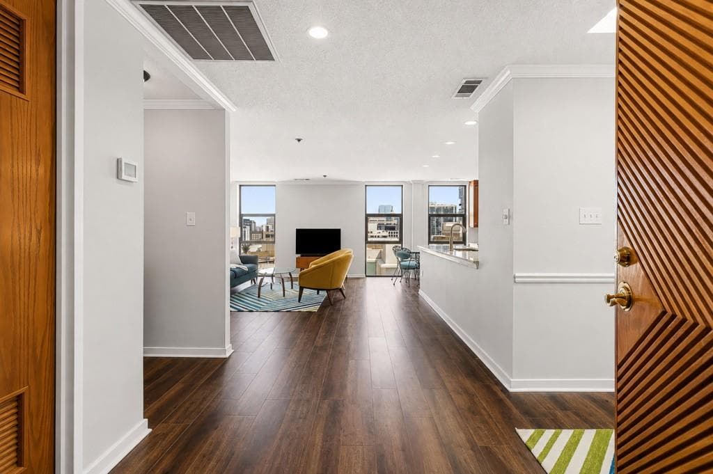 1 bedroom, 1 bathroom, 1,092 sq ft condominium for sale at 620 Peachtree Street PH-B, Atlanta, GA 30308 — photo 7