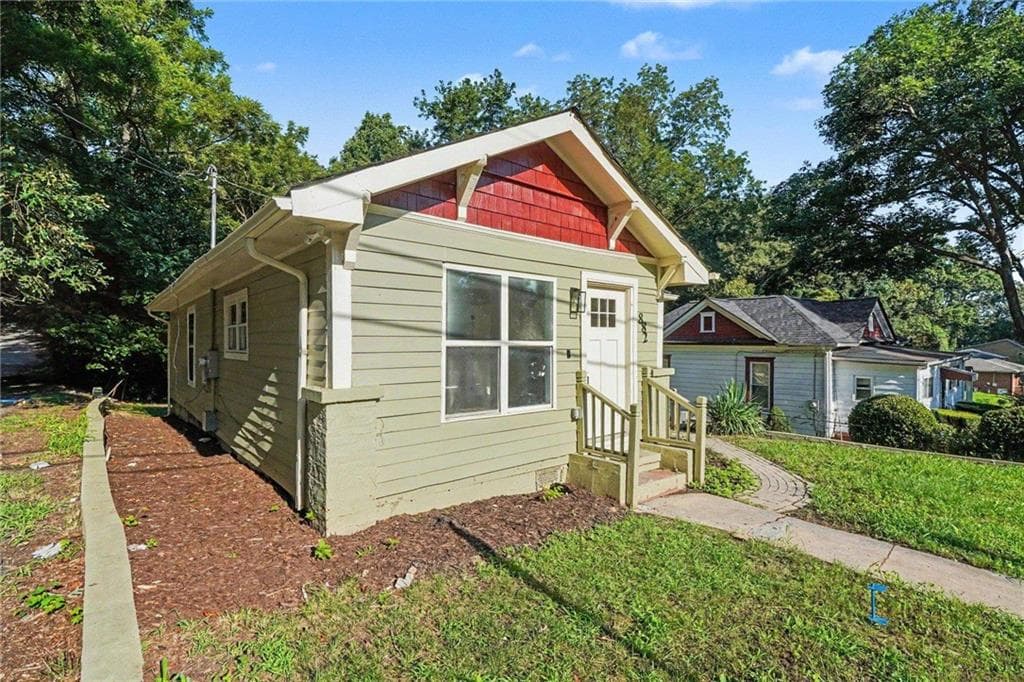 3 bedroom, 2 bathroom, 1,094 sq ft single family residence for sale at 882 Hall Street, Atlanta, GA 30318 — photo 2