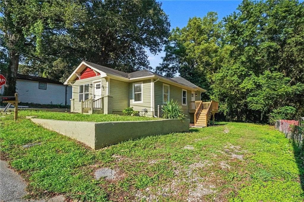 3 bedroom, 2 bathroom, 1,094 sq ft single family residence for sale at 882 Hall Street, Atlanta, GA 30318 — photo 4