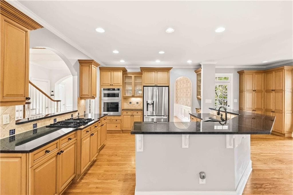 6 bedroom, 5 bathroom, 4,064 sq ft single family residence for sale at 1916 Severbrook Place, Lawrenceville, GA 30043 — photo 4
