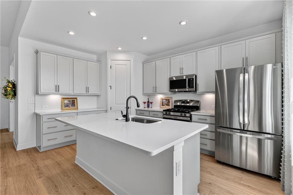 3 bedroom, 3 bathroom, 2,386 sq ft single family residence for sale at 320 Salton Way, Hoschton, GA 30548 — photo 4