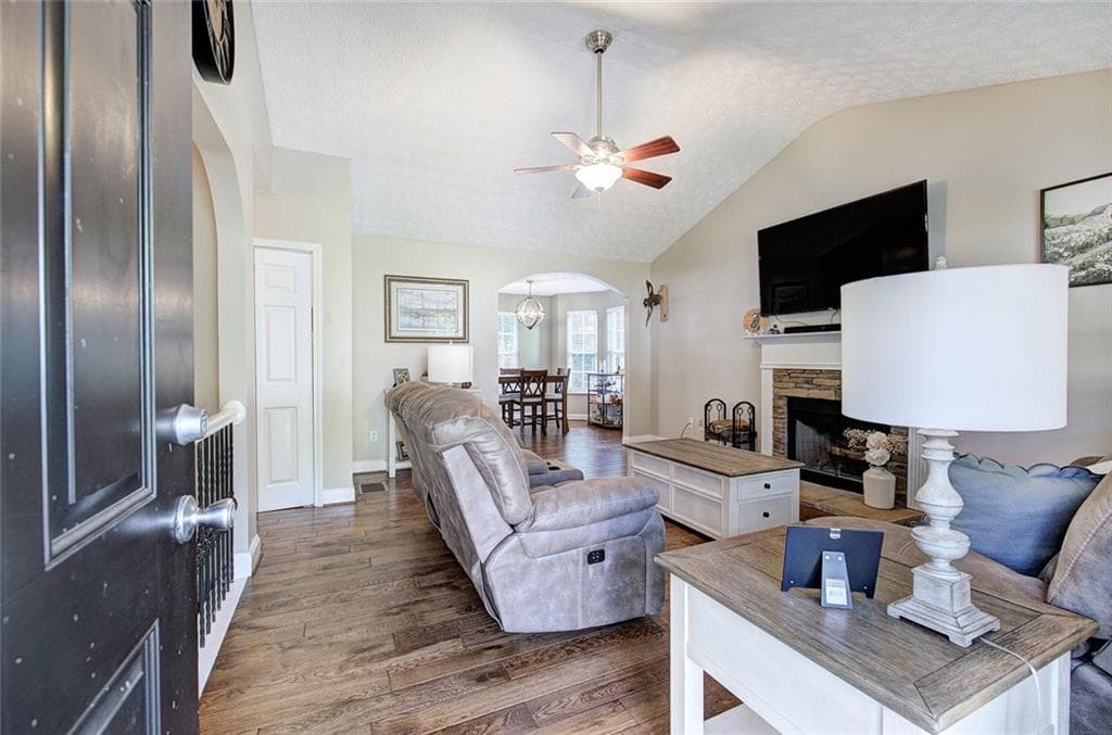 3 bedroom, 2 bathroom, 1,827 sq ft single family residence for sale at 13 Knight Drive, Adairsville, GA 30103 — photo 5