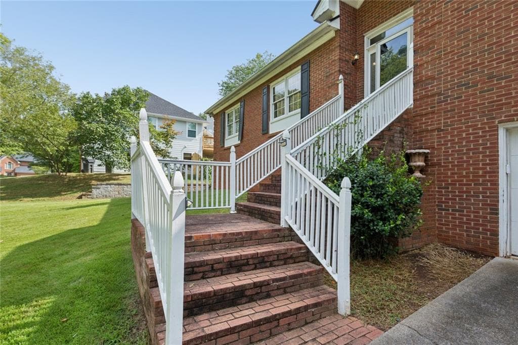 4 bedroom, 3 bathroom, 2,184 sq ft single family residence for sale at 1802 Hunters Glen, Marietta, GA 30062 — photo 9