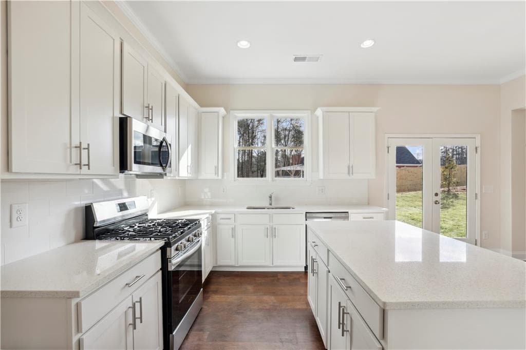 5 bedroom, 3 bathroom, 3,000 sq ft single family residence for sale at 5907 Creek Indian Drive, Sugar Hill, GA 30518 — photo 3