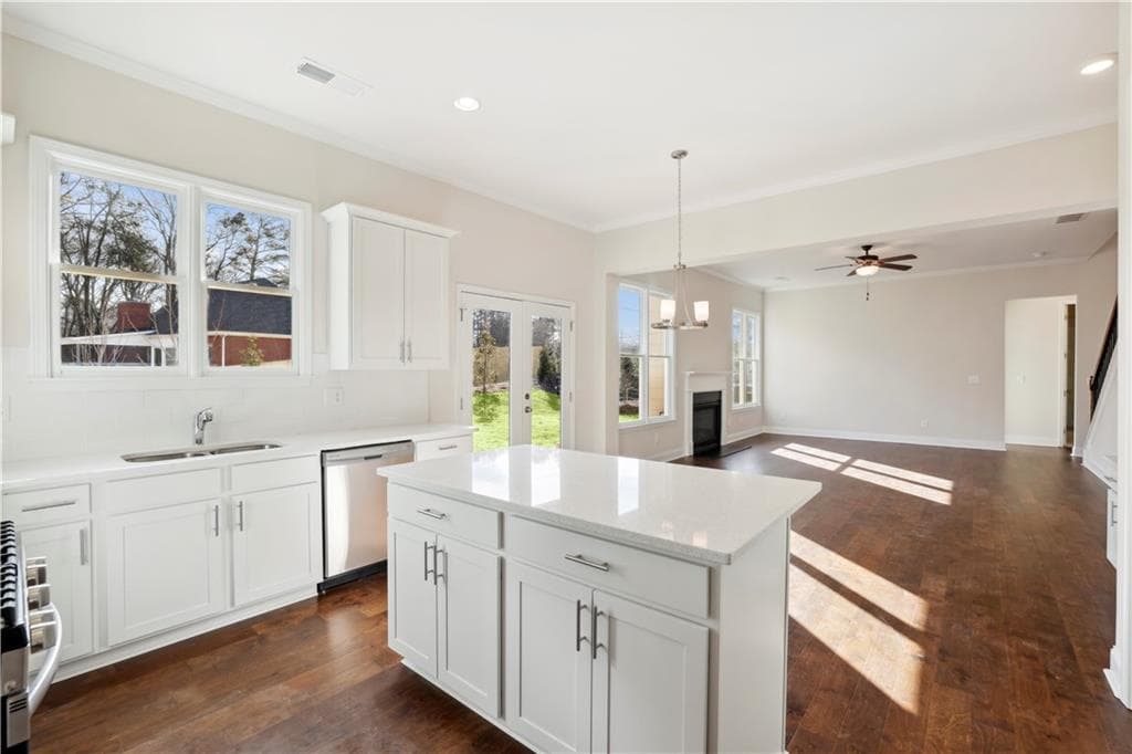 5 bedroom, 3 bathroom, 3,000 sq ft single family residence for sale at 5907 Creek Indian Drive, Sugar Hill, GA 30518 — photo 4