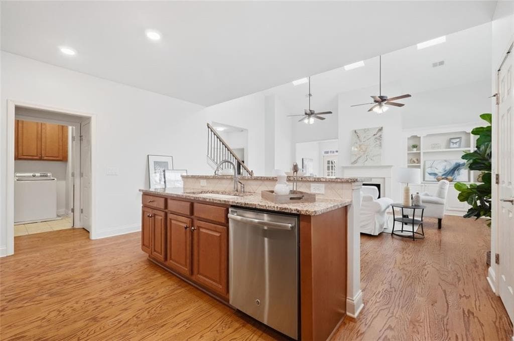 3 bedroom, 3 bathroom, 3,137 sq ft townhouse for sale at 1425 Archstone Drive, Cumming, GA 30041 — photo 10