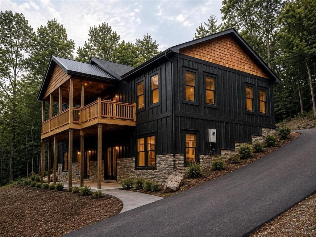 3 bedroom, 3 bathroom, 2,680 sq ft single family residence for sale at 320 East Ridge Ln, Ellijay, GA 30536