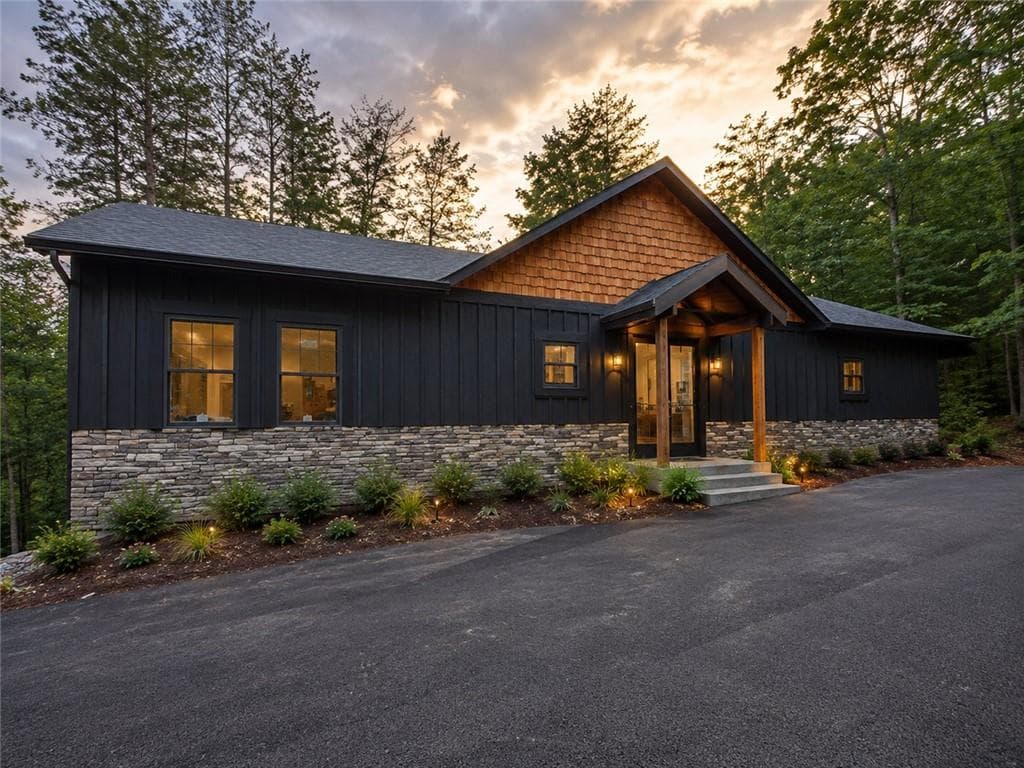 3 bedroom, 3 bathroom, 2,680 sq ft single family residence for sale at 320 East Ridge Ln, Ellijay, GA 30536 — photo 2