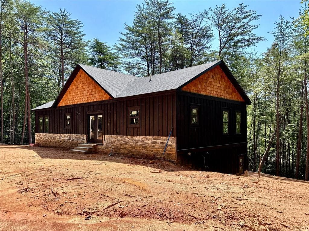 3 bedroom, 3 bathroom, 2,680 sq ft single family residence for sale at 320 East Ridge Ln, Ellijay, GA 30536 — photo 4