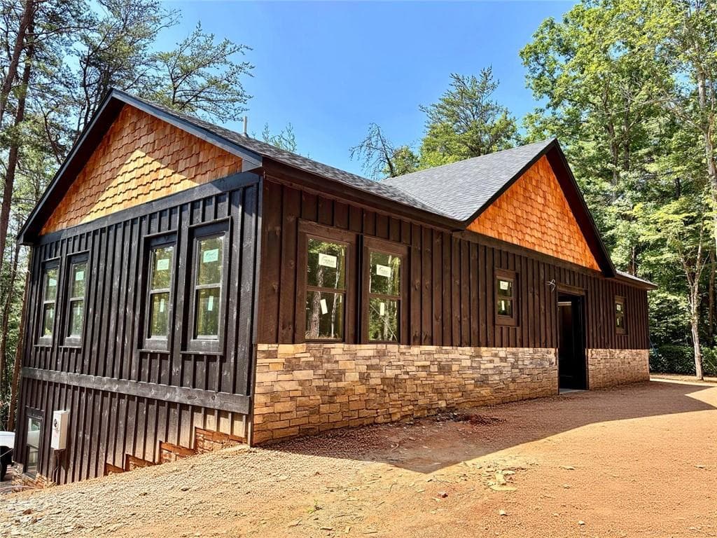 3 bedroom, 3 bathroom, 2,680 sq ft single family residence for sale at 320 East Ridge Ln, Ellijay, GA 30536 — photo 9