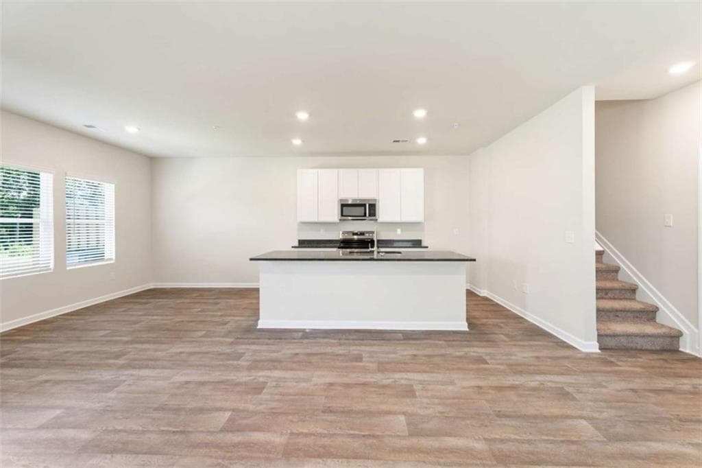4 bedroom, 3 bathroom, 1,827 sq ft single family residence under contract at 8324 Columbia Court, Palmetto, GA 30268 — photo 5