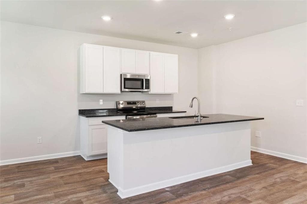 4 bedroom, 3 bathroom, 1,827 sq ft single family residence under contract at 8324 Columbia Court, Palmetto, GA 30268 — photo 9
