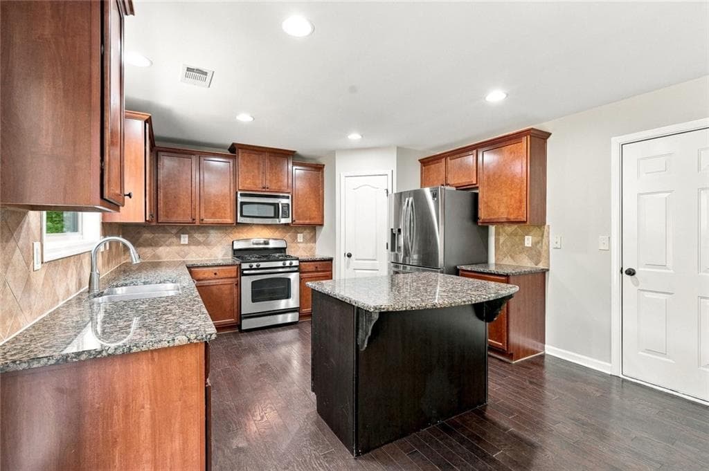 5 bedroom, 3 bathroom, 2,527 sq ft single family residence for rent at 5335 Redfield Way, Cumming, GA 30028 for $2,495 a month — photo 7