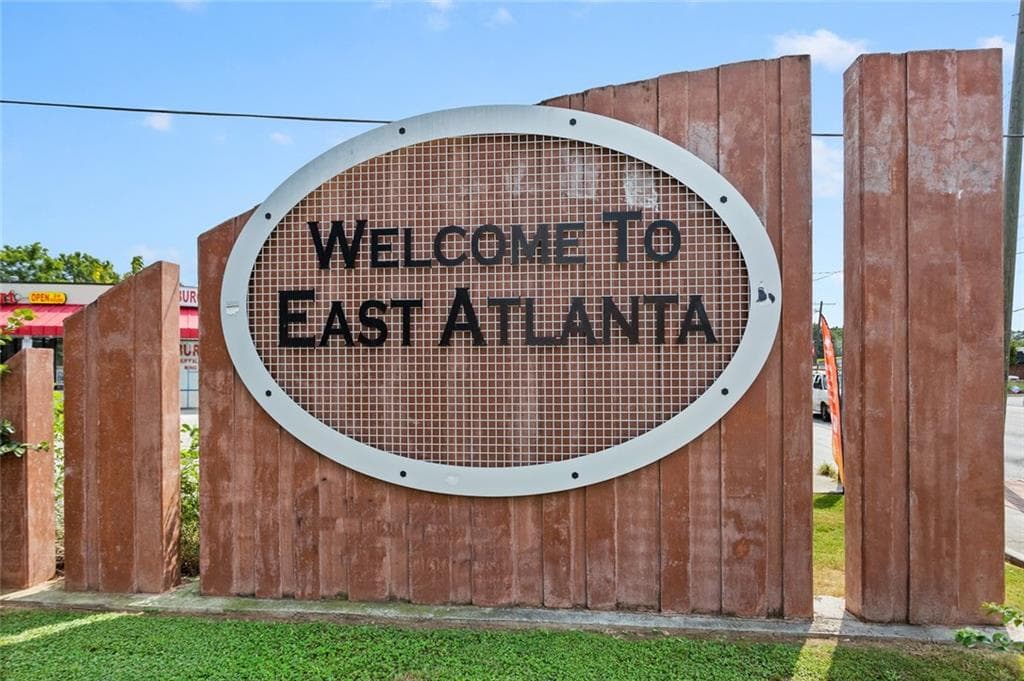 4 bedroom, 4 bathroom, 2,515 sq ft single family residence for sale at 2171 Edgemore Drive, Atlanta, GA 30316 — photo 8