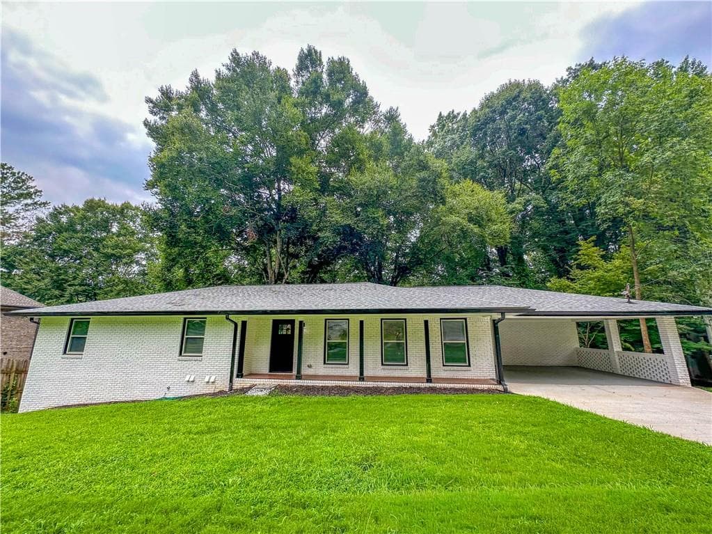 5 bedroom, 4 bathroom, 2,180 sq ft single family residence for sale at 2376 Melinda Drive, Atlanta, GA 30345 — photo 2