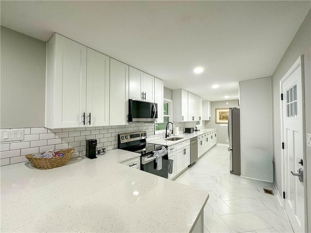 5 bedroom, 4 bathroom, 2,180 sq ft single family residence for sale at 2376 Melinda Drive, Atlanta, GA 30345 — photo 4