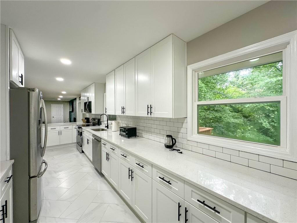 5 bedroom, 4 bathroom, 2,180 sq ft single family residence for sale at 2376 Melinda Drive, Atlanta, GA 30345 — photo 5