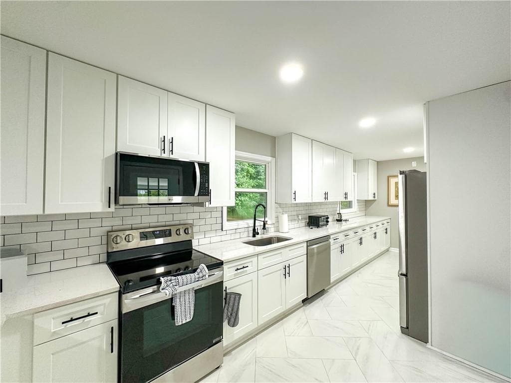 5 bedroom, 4 bathroom, 2,180 sq ft single family residence for sale at 2376 Melinda Drive, Atlanta, GA 30345 — photo 6