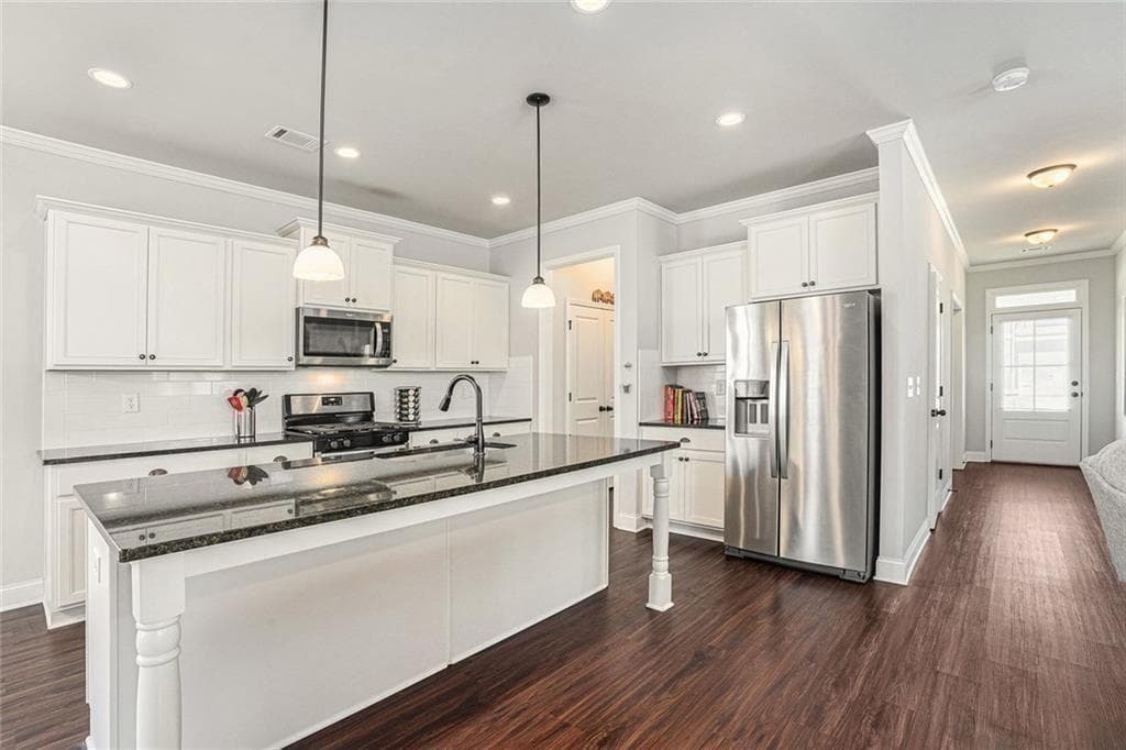 3 bedroom, 3 bathroom, 2,548 sq ft single family residence for sale at 5180 Parkwood Drive, Flowery Branch, GA 30542 — photo 6