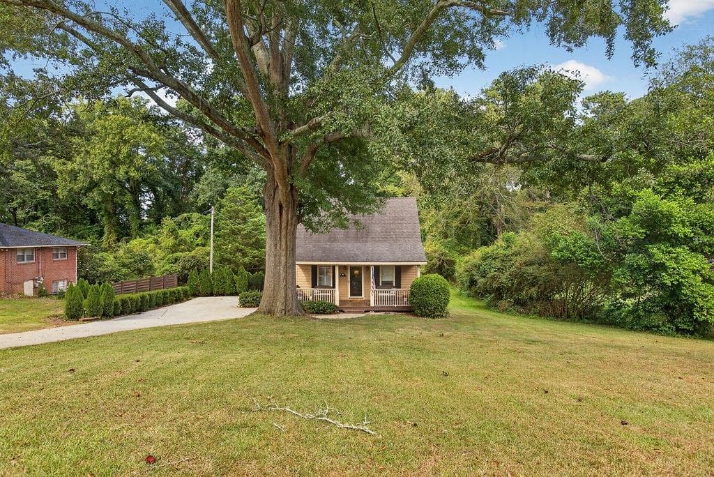 3 bedroom, 3 bathroom, 1,925 sq ft single family residence for sale at 200 1/ 2 Pine Street, Barnesville, GA 30204