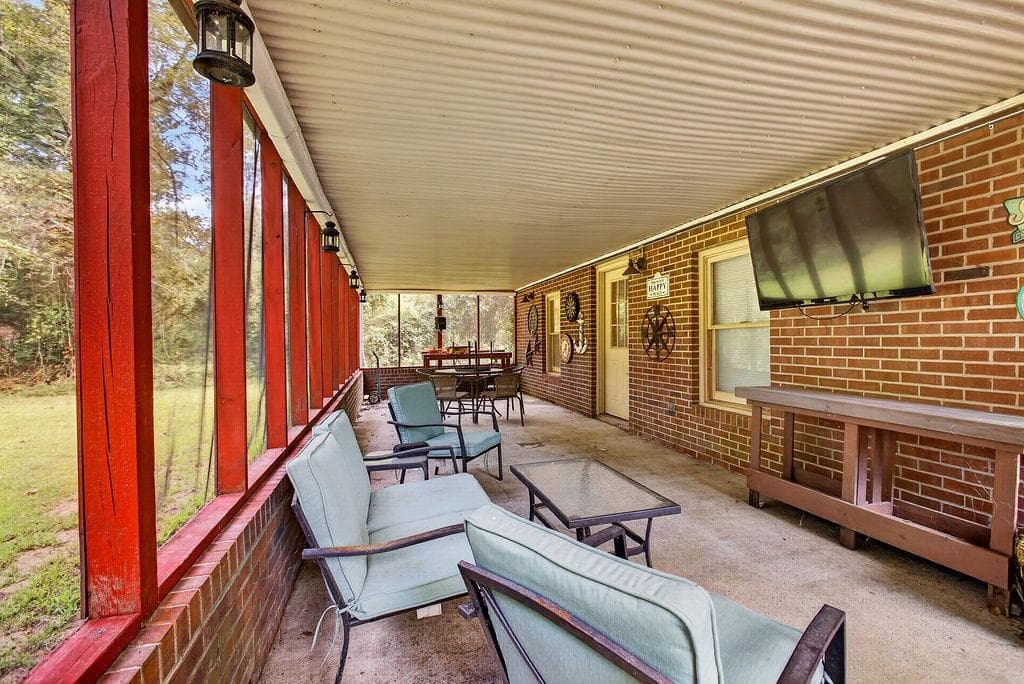 3 bedroom, 3 bathroom, 1,925 sq ft single family residence for sale at 200 1/ 2 Pine Street, Barnesville, GA 30204 — photo 4
