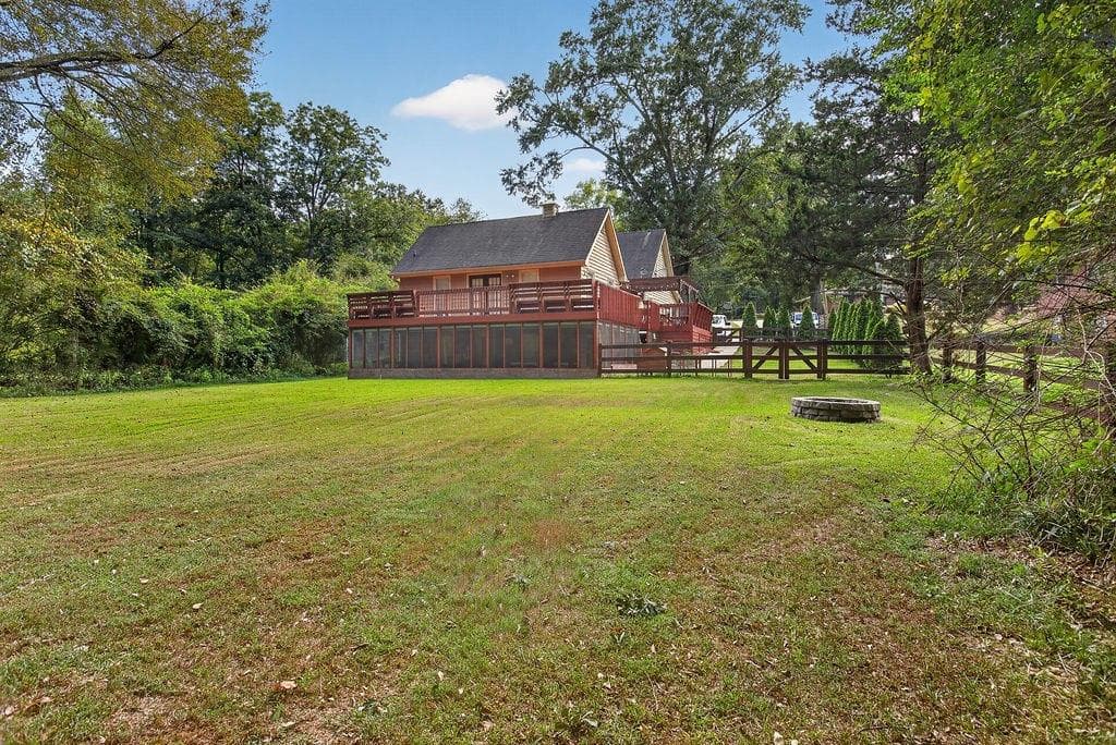 3 bedroom, 3 bathroom, 1,925 sq ft single family residence for sale at 200 1/ 2 Pine Street, Barnesville, GA 30204 — photo 7