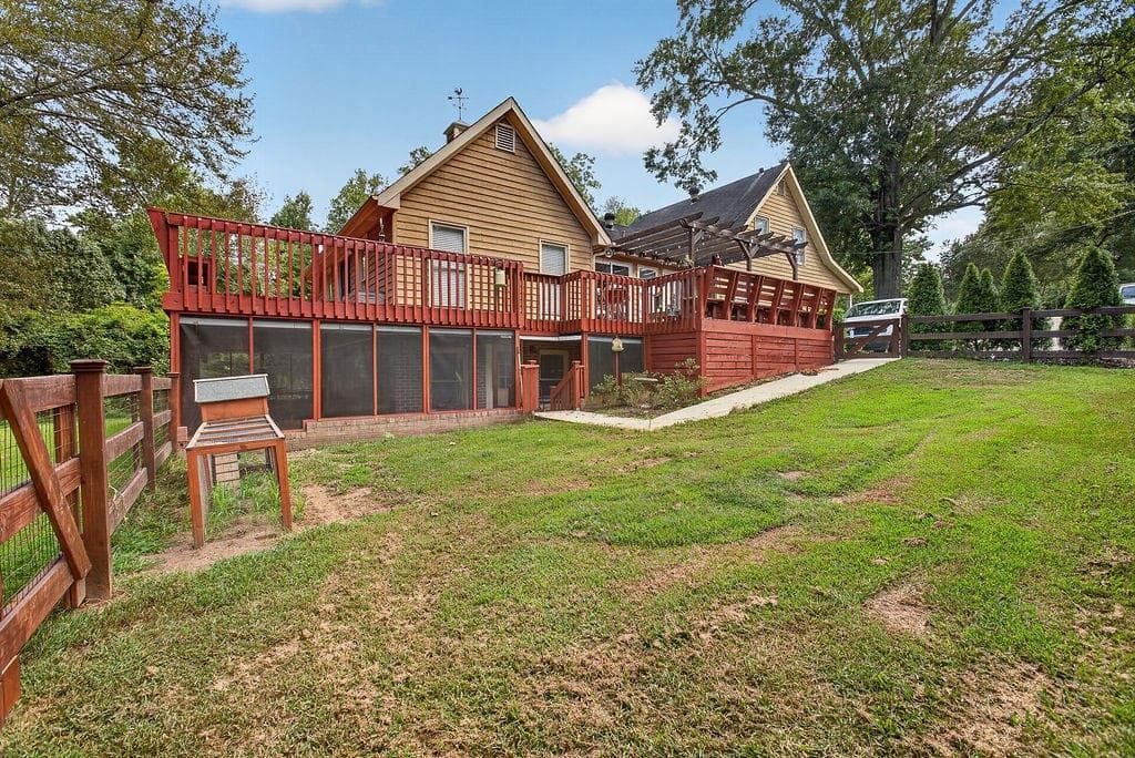 3 bedroom, 3 bathroom, 1,925 sq ft single family residence for sale at 200 1/ 2 Pine Street, Barnesville, GA 30204 — photo 8