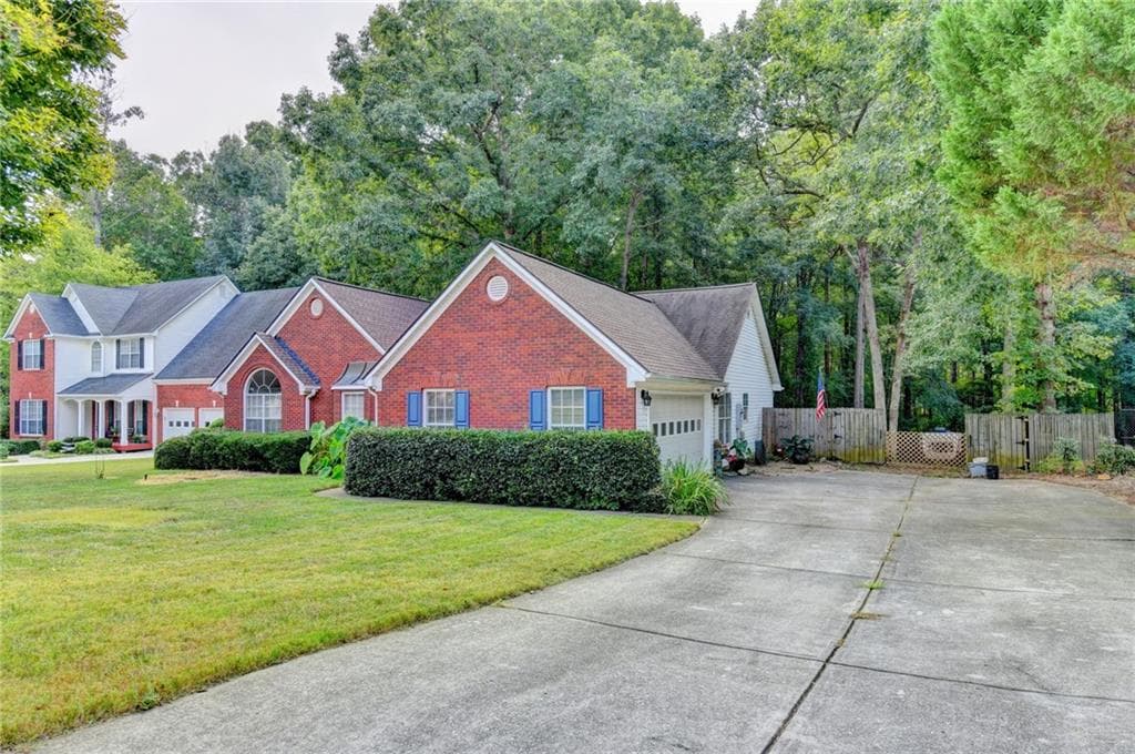 3 bedroom, 2 bathroom, 1,791 sq ft single family residence for sale at 3079 Sweetbriar Walk, Snellville, GA 30039 — photo 4