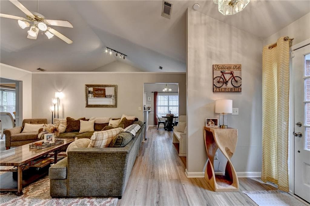 3 bedroom, 2 bathroom, 1,791 sq ft single family residence for sale at 3079 Sweetbriar Walk, Snellville, GA 30039 — photo 6