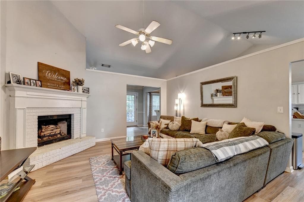 3 bedroom, 2 bathroom, 1,791 sq ft single family residence for sale at 3079 Sweetbriar Walk, Snellville, GA 30039 — photo 8