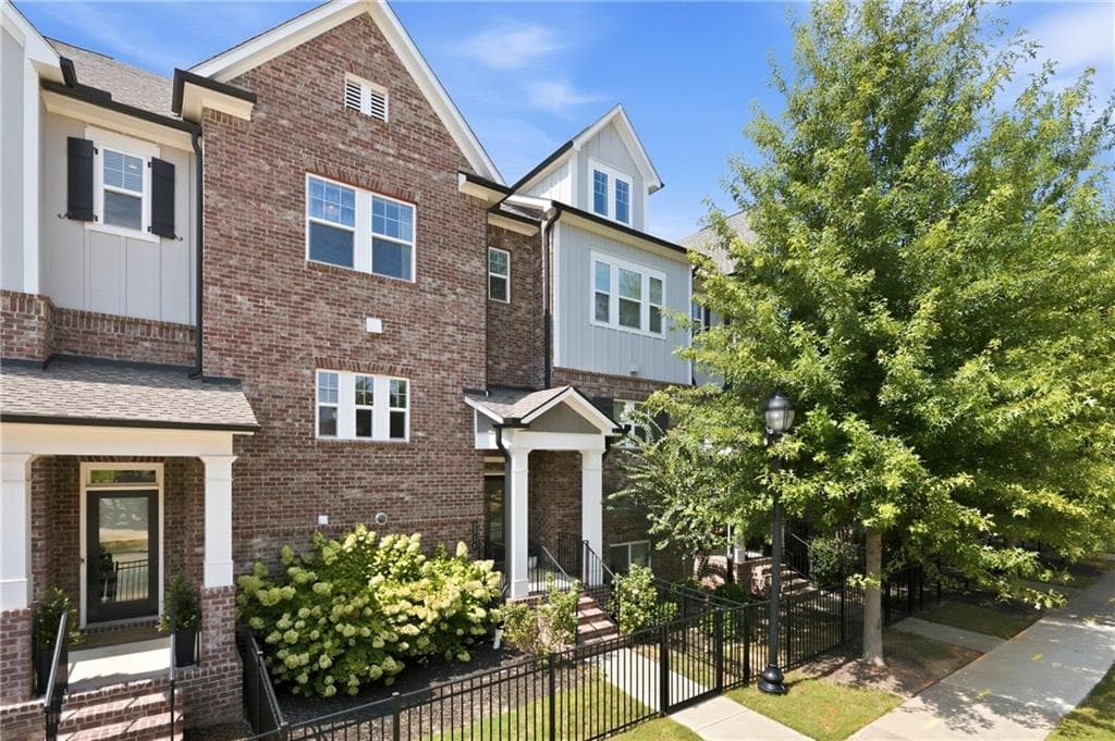 4 bedroom, 4 bathroom, 3,045 sq ft townhouse for sale at 2756 Bell Drive, Smyrna, GA 30080 — photo 2