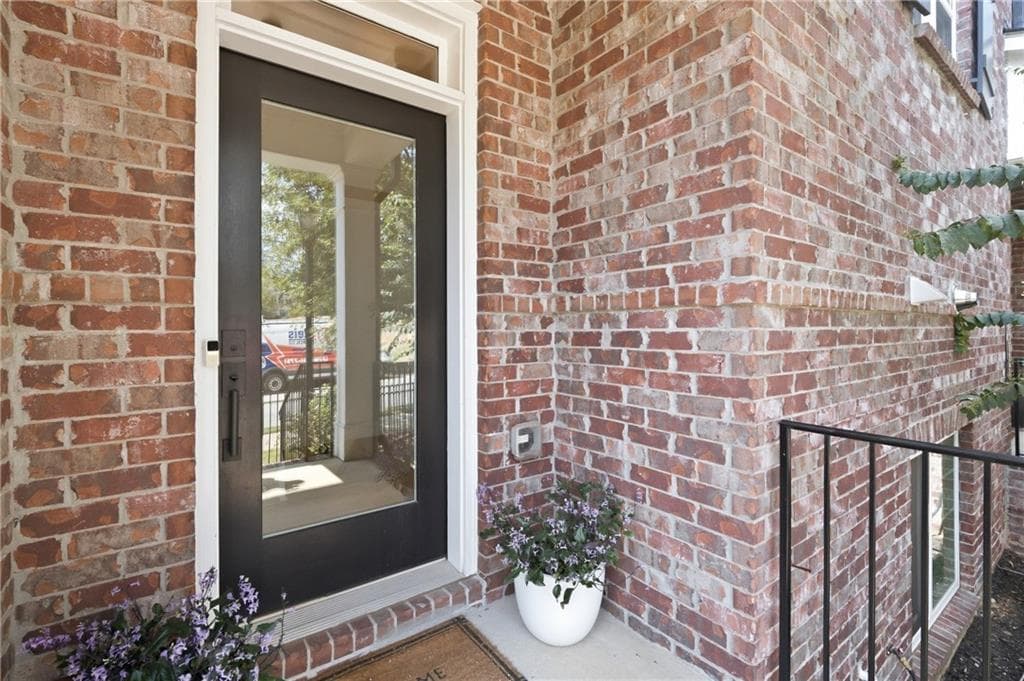 4 bedroom, 4 bathroom, 3,045 sq ft townhouse for sale at 2756 Bell Drive, Smyrna, GA 30080 — photo 3