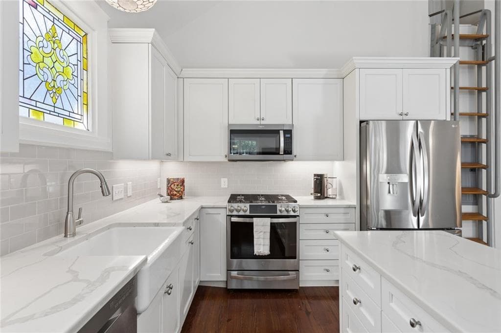 5 bedroom, 3 bathroom, 2,227 sq ft single family residence for sale at 648 Waldo Street, Atlanta, GA 30312 — photo 4