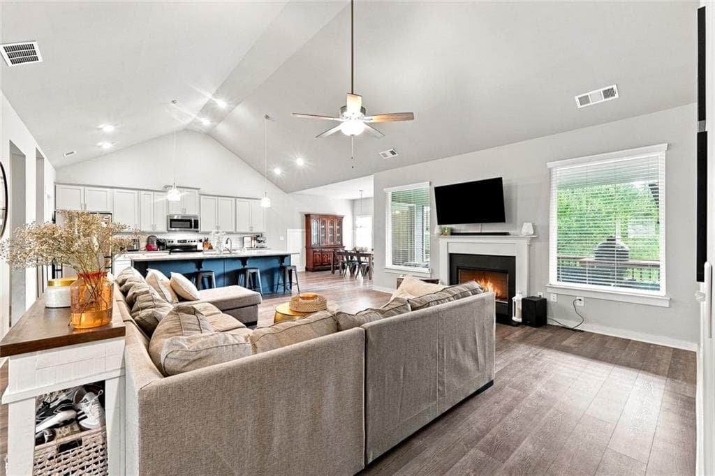 4 bedroom, 3 bathroom, 2,438 sq ft single family residence for sale at 4052 Links Boulevard, Jefferson, GA 30549 — photo 6