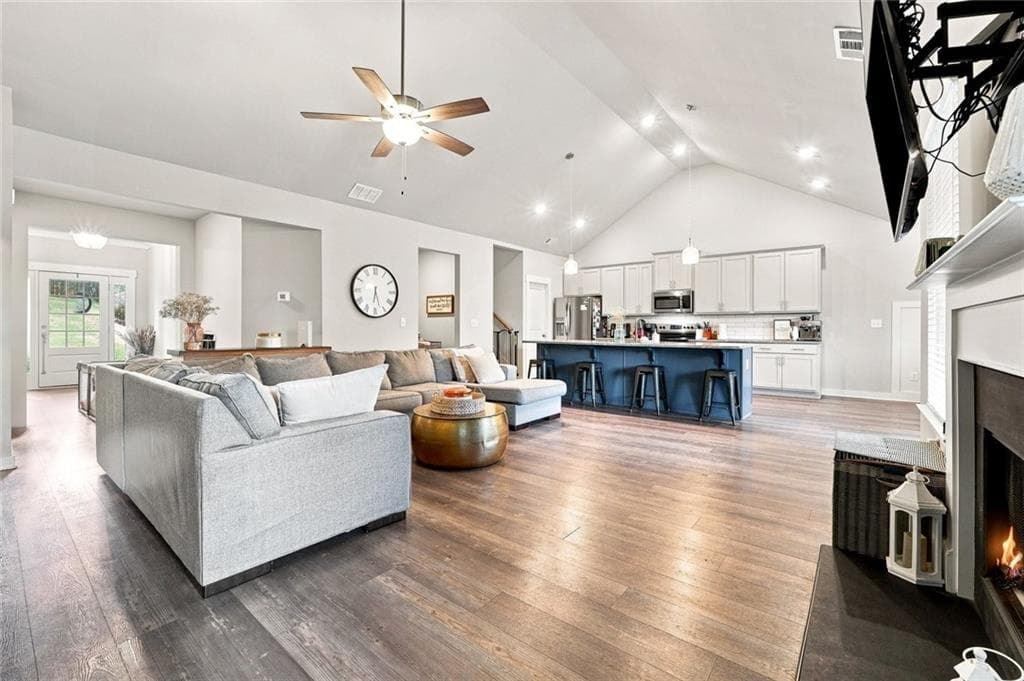 4 bedroom, 3 bathroom, 2,438 sq ft single family residence for sale at 4052 Links Boulevard, Jefferson, GA 30549 — photo 8