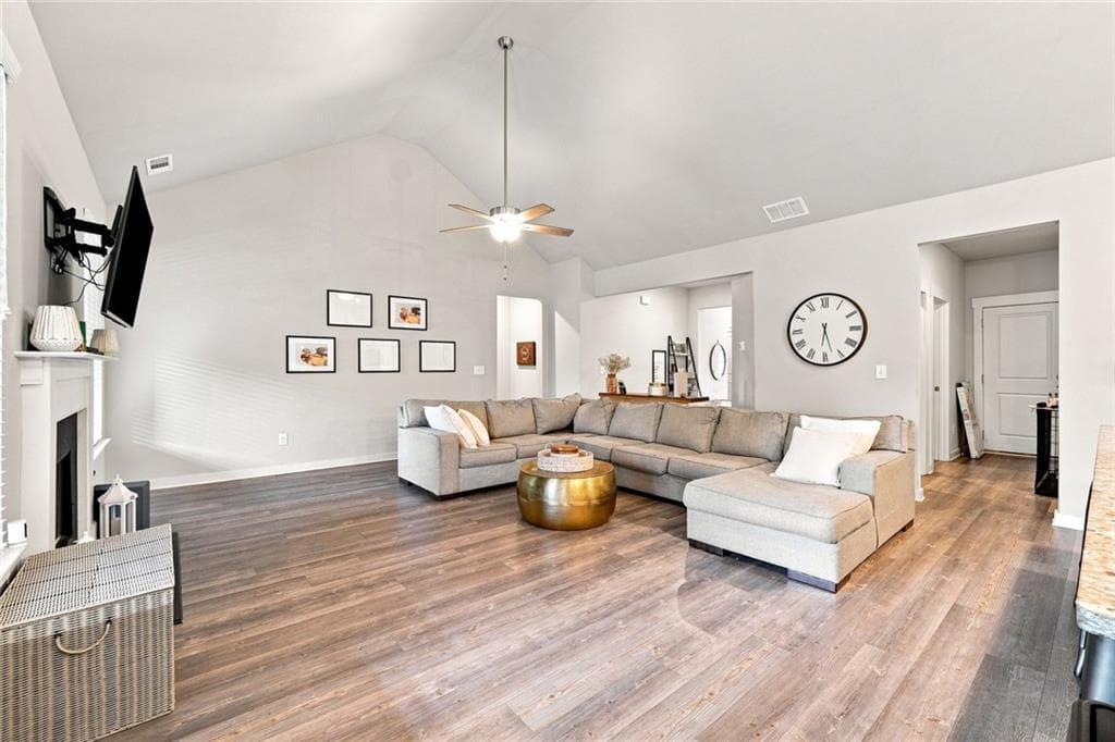 4 bedroom, 3 bathroom, 2,438 sq ft single family residence for sale at 4052 Links Boulevard, Jefferson, GA 30549 — photo 10